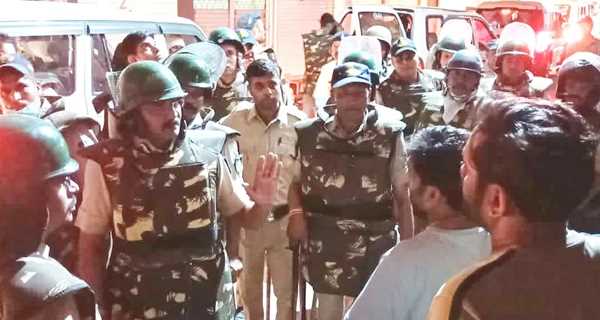 मप्र : खरगोन में कर्फ्यू से दो घंटे की छूट, मुस्लिम संगठनों ने किया घर से ही नमाज पढ़ने का ऐलान